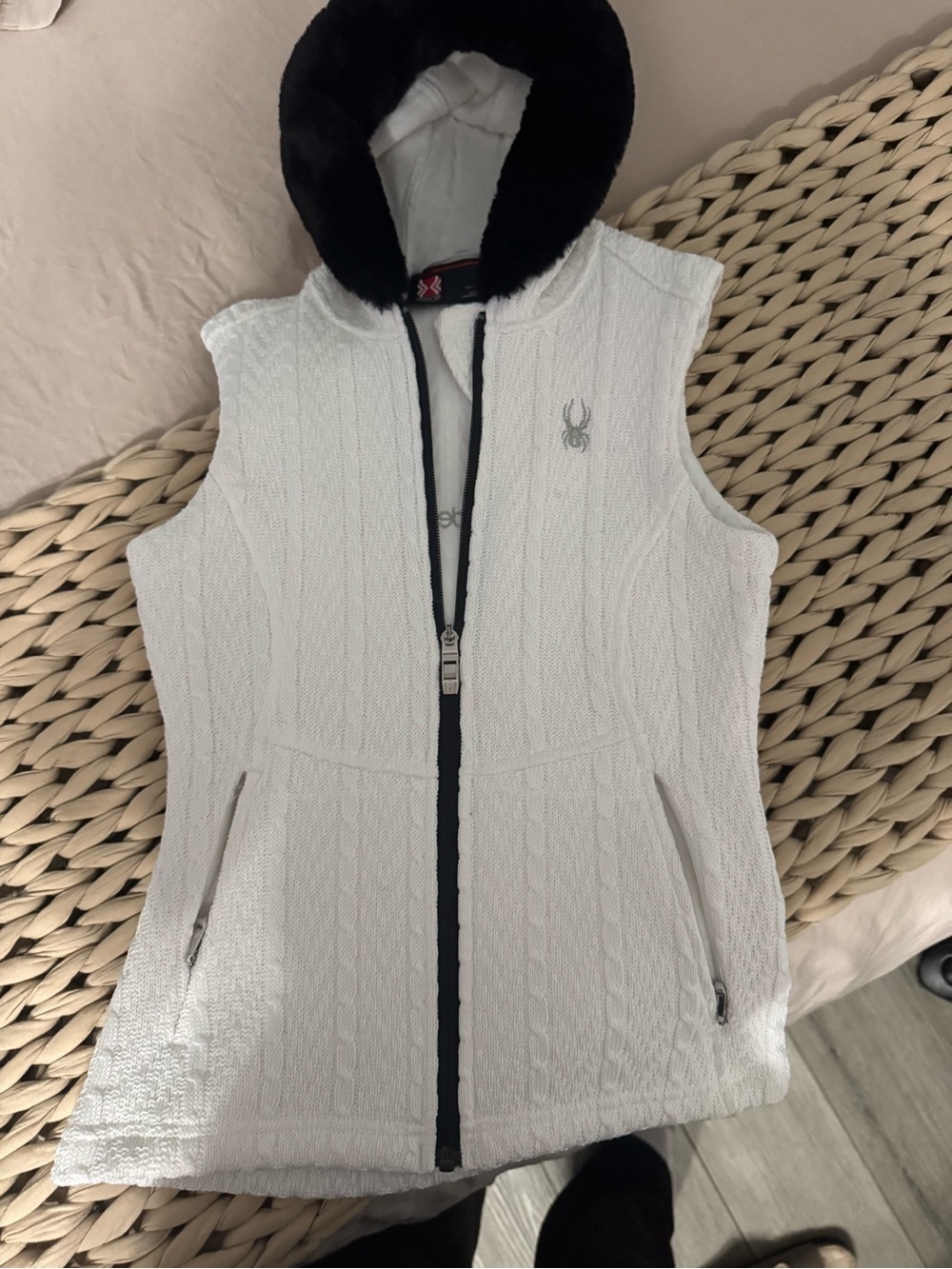Spyder Core White Cable-Knit Sleeveless Ski Vest with Black Fur Hood Trim XS